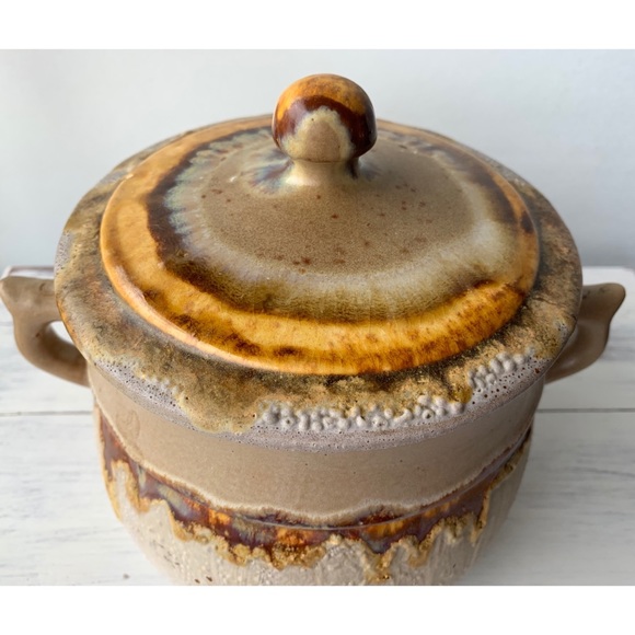 COPY - Rustic handmade pottery baker bowl with lid - Picture 4 of 16